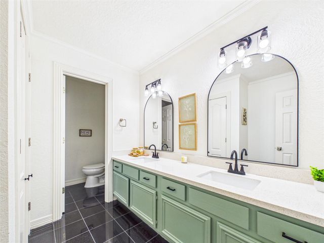 111 Cherrywood Dr, Lake Jackson, TX 77566