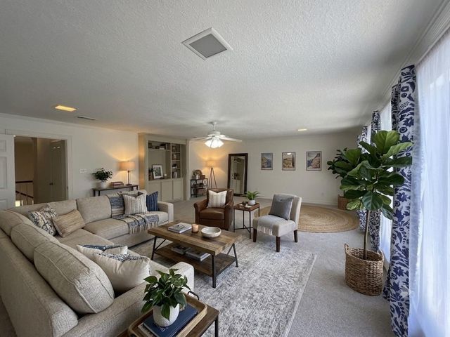 111 Cherrywood Dr, Lake Jackson, TX 77566