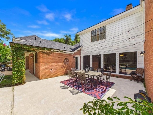 111 Cherrywood Dr, Lake Jackson, TX 77566