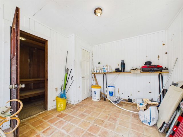 111 Cherrywood Dr, Lake Jackson, TX 77566