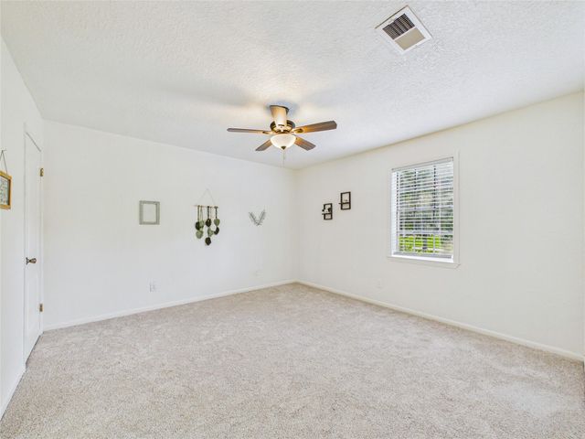 111 Cherrywood Dr, Lake Jackson, TX 77566