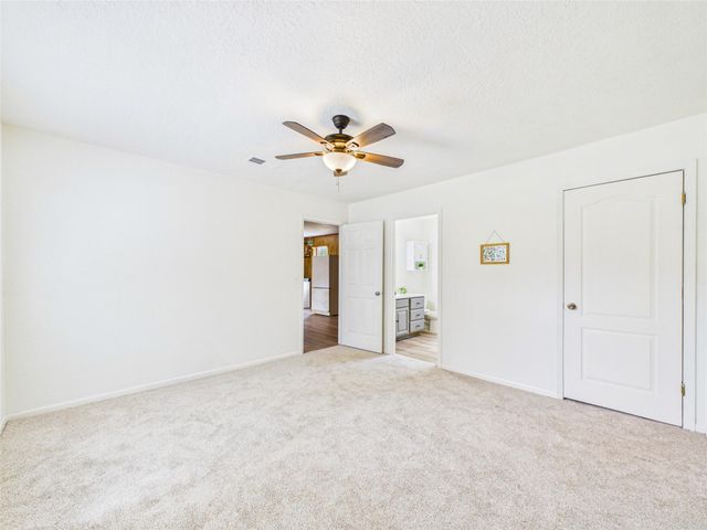 111 Cherrywood Dr, Lake Jackson, TX 77566