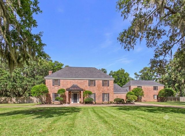 111 Cherrywood Dr, Lake Jackson, TX 77566