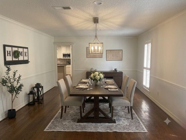 111 Cherrywood Dr, Lake Jackson, TX 77566