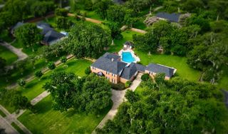 111 Cherrywood Dr, Lake Jackson, TX 77566