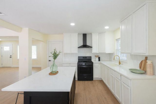 903 Mobile Drive, Pasadena, TX 77506