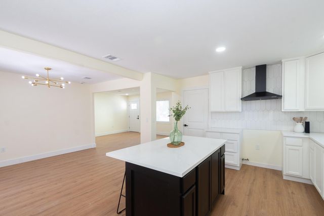 903 Mobile Drive, Pasadena, TX 77506