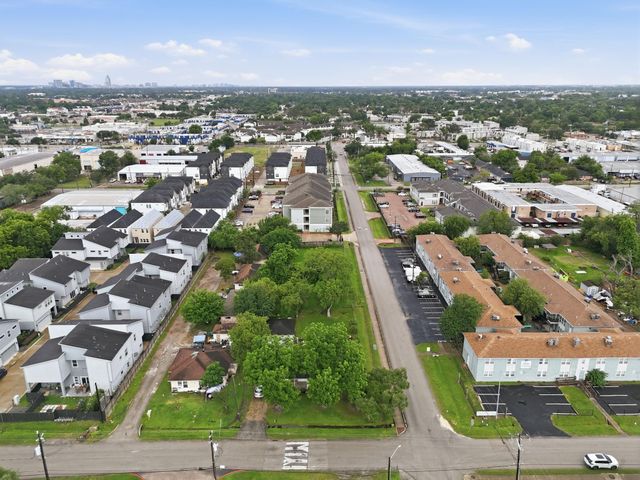 1931 Jacquelyn Drive, Houston, TX 77055