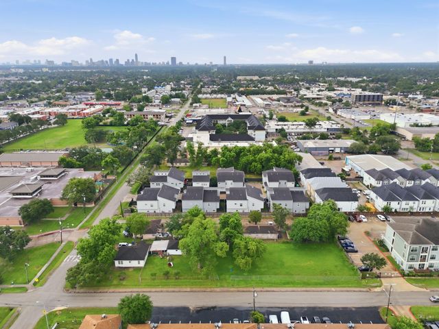 1931 Jacquelyn Drive, Houston, TX 77055