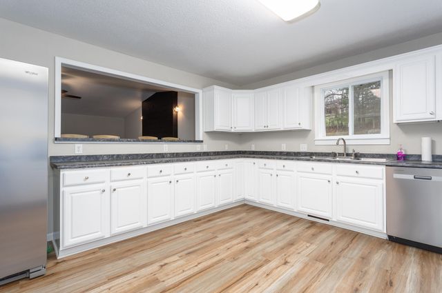 580 Parkview Drive, Blue Eye, MO 65611