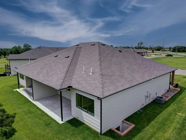 3112 Long Ct, Winfield, KS 67156