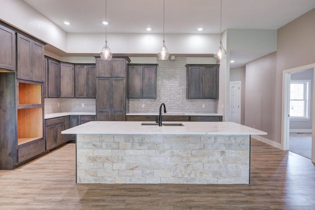 3112 Long Ct, Winfield, KS 67156