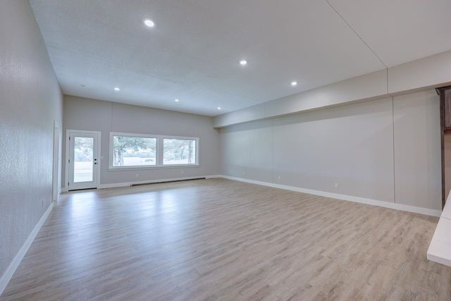 3112 Long Ct, Winfield, KS 67156