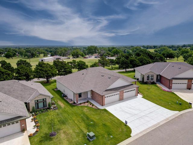 3112 Long Ct, Winfield, KS 67156