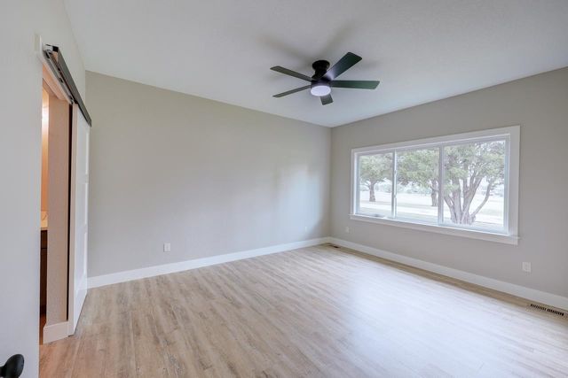 3112 Long Ct, Winfield, KS 67156