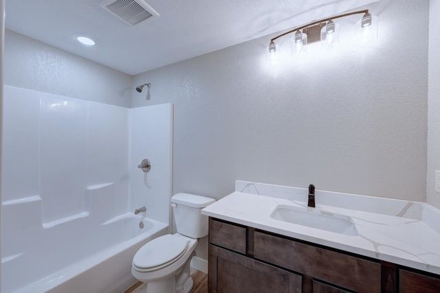 3112 Long Ct, Winfield, KS 67156