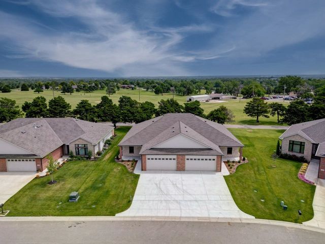 3112 Long Ct, Winfield, KS 67156