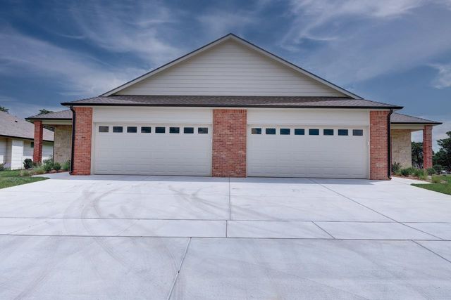 3112 Long Ct, Winfield, KS 67156