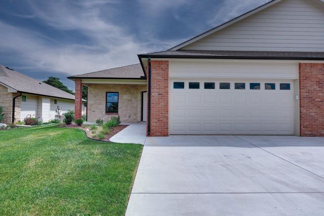 3112 Long Ct, Winfield, KS 67156