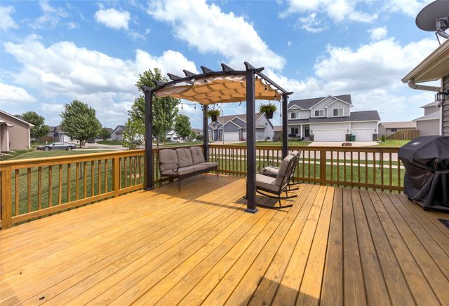 502 Hickory Drive, Norwalk, IA 50211