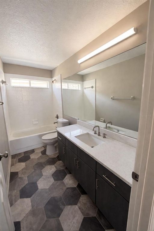 Image 11 of property listing at 14114 ABACO ISLE DRIVE, Orlando, FL 32824