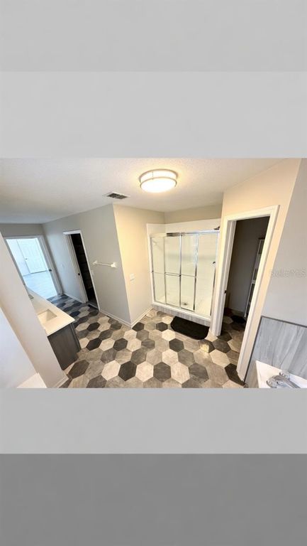 Image 9 of property listing at 14114 ABACO ISLE DRIVE, Orlando, FL 32824