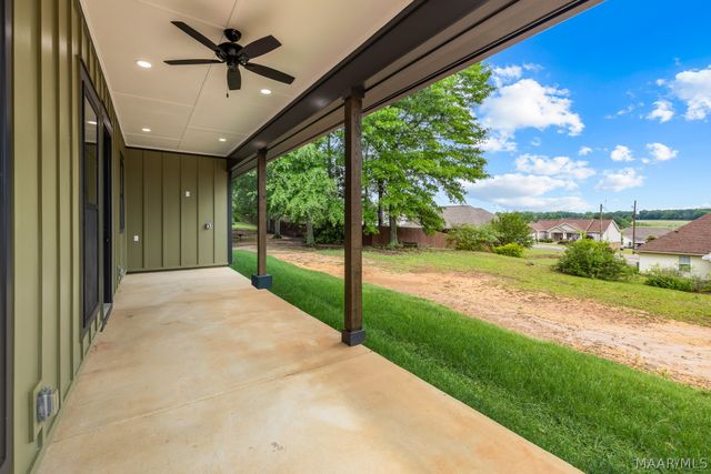1604 4TH Avenue N, Clanton, AL 35045