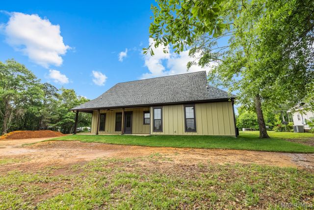 1604 4TH Avenue N, Clanton, AL 35045