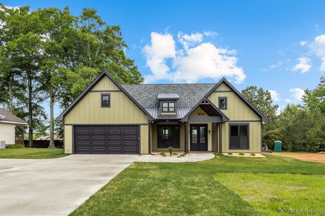 1604 4TH Avenue N, Clanton, AL 35045