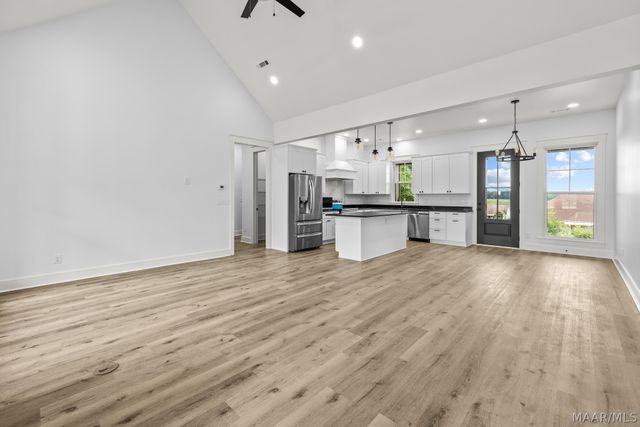1604 4TH Avenue N, Clanton, AL 35045