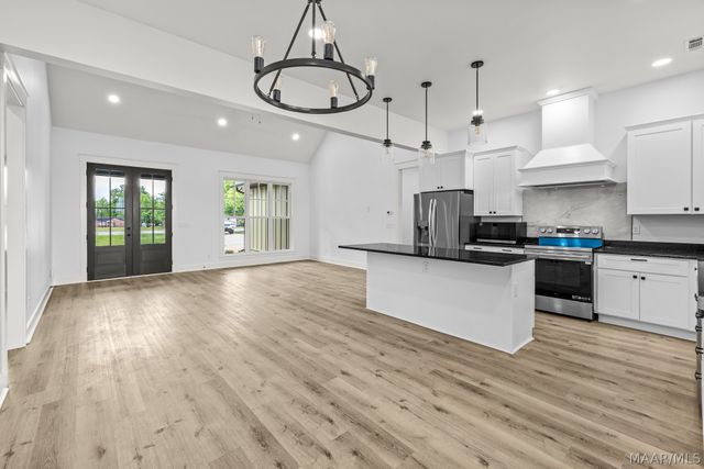 1604 4TH Avenue N, Clanton, AL 35045