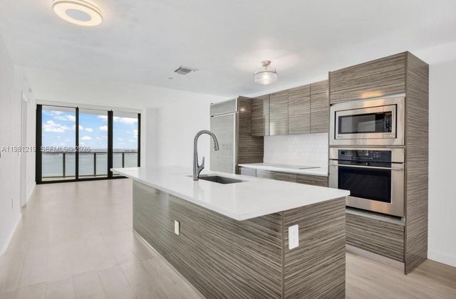 460 NE 28th St 3907, Miami, FL 33137