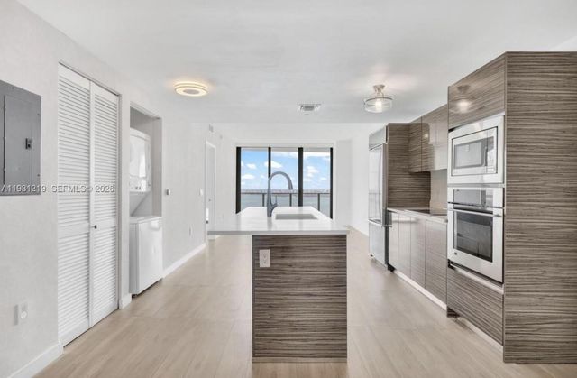 460 NE 28th St 3907, Miami, FL 33137