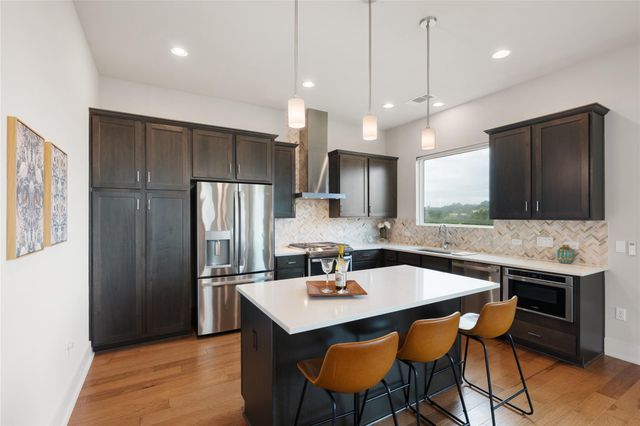 7913 Floracita LN, Austin, TX 78735