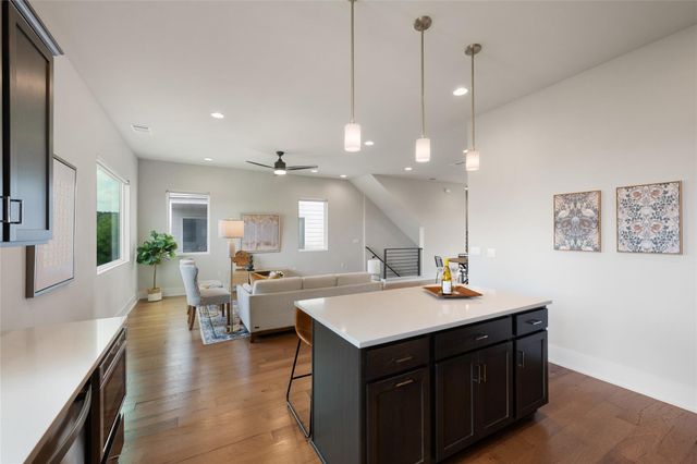 7913 Floracita LN, Austin, TX 78735