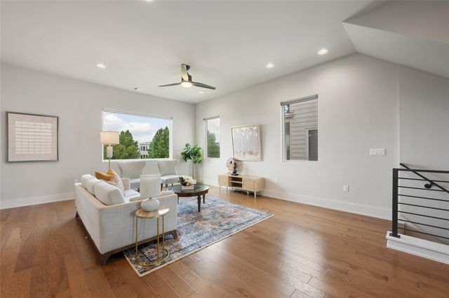 7913 Floracita LN, Austin, TX 78735