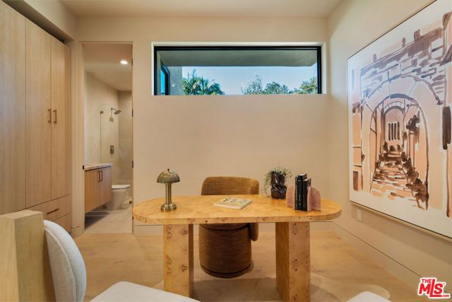 2048 Linnington Avenue, Los Angeles, CA 90025