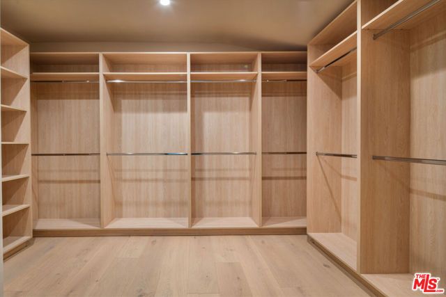 2048 Linnington Avenue, Los Angeles, CA 90025