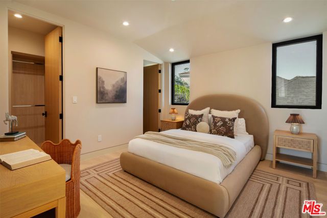 2048 Linnington Avenue, Los Angeles, CA 90025