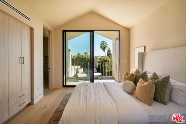 2048 Linnington Avenue, Los Angeles, CA 90025