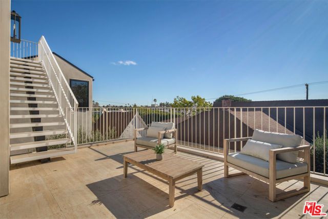 2048 Linnington Avenue, Los Angeles, CA 90025