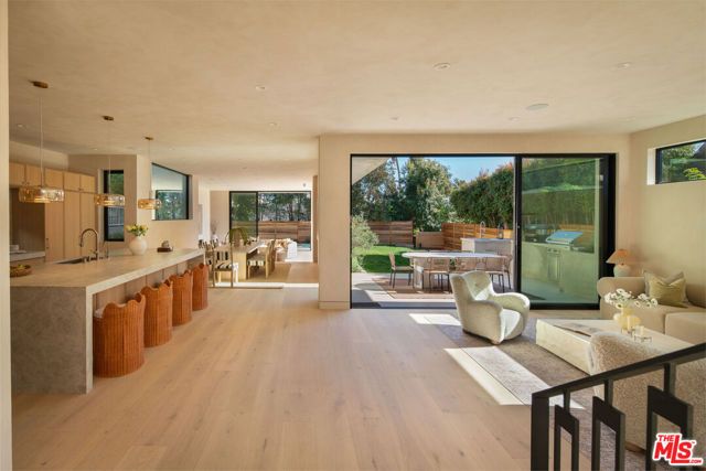 2048 Linnington Avenue, Los Angeles, CA 90025