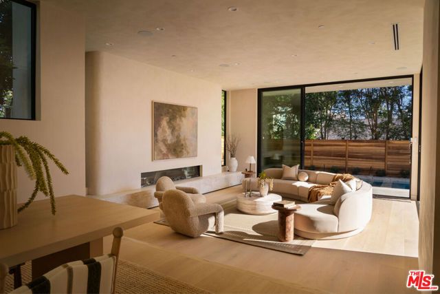 2048 Linnington Avenue, Los Angeles, CA 90025