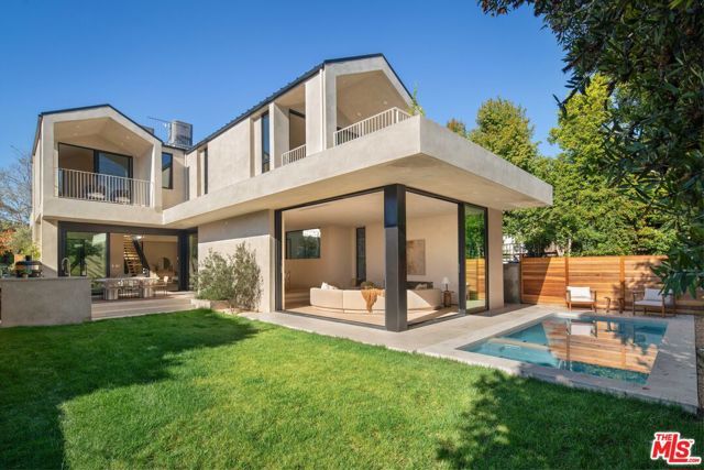 2048 Linnington Avenue, Los Angeles, CA 90025