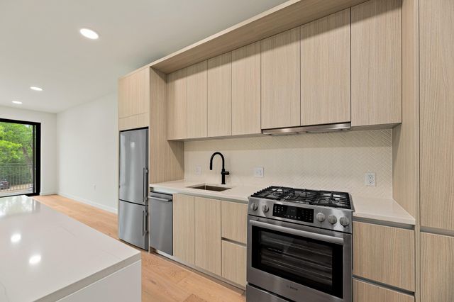 2209 S 1st ST 223, Austin, TX 78704