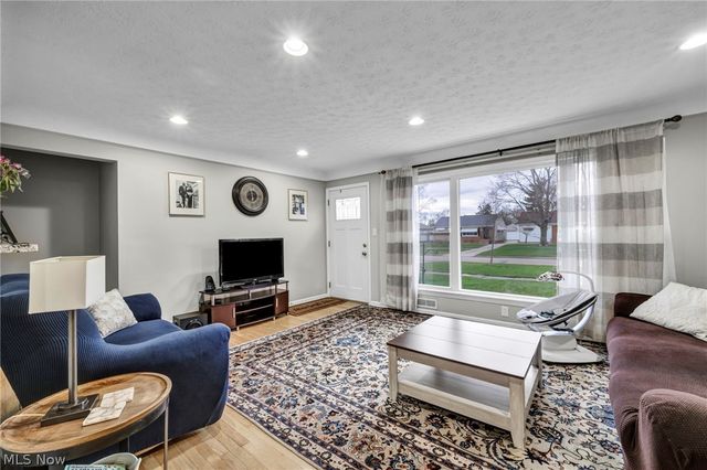 11511 Blossom Avenue, Parma Heights, OH 44130