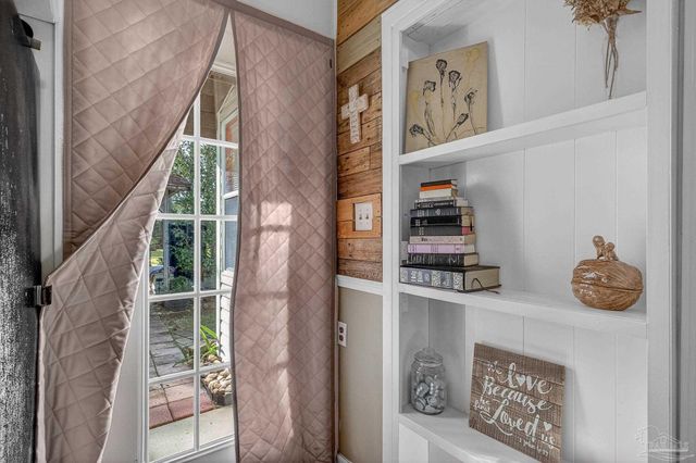 7985 Mobile Hwy, Pensacola, FL 32526