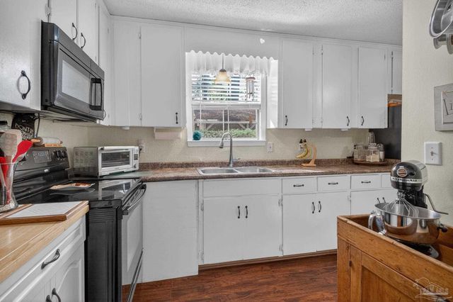 7985 Mobile Hwy, Pensacola, FL 32526