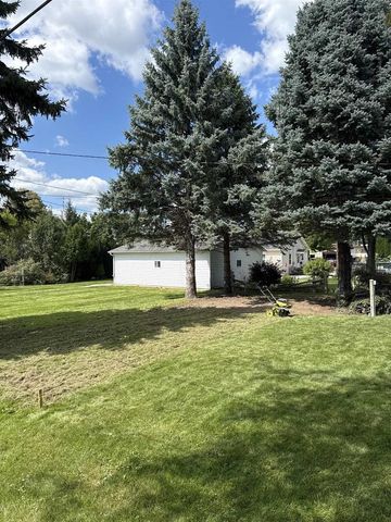 718 Grove Street, Beaver Dam, WI 53916