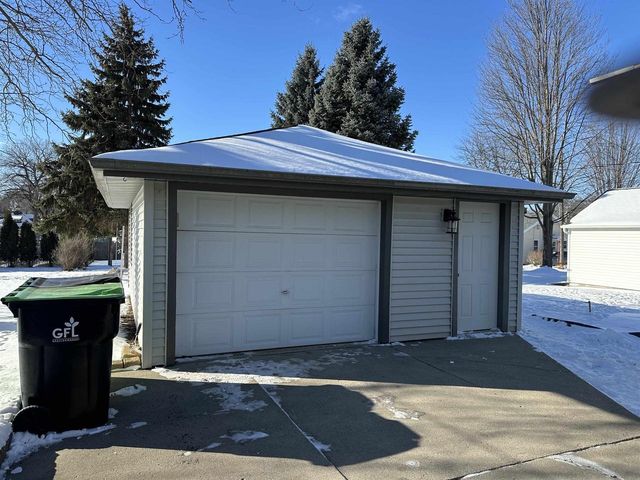 718 Grove Street, Beaver Dam, WI 53916
